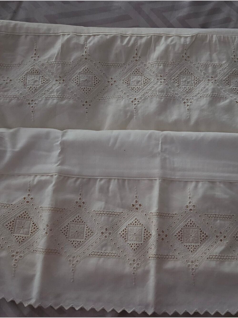 Vtg Cannon Comfortcale 250 Std/Queen Lace Beige Pillow Case X 2